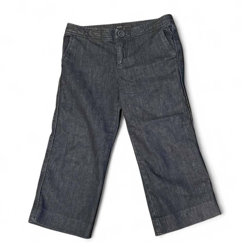 Adorable Marc Jacob dark wash, straight leg, low rise denim capri jeans